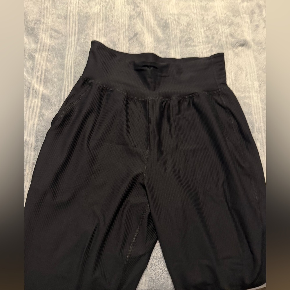 Old navy high rise joggers size medium - Picture 2 of 3